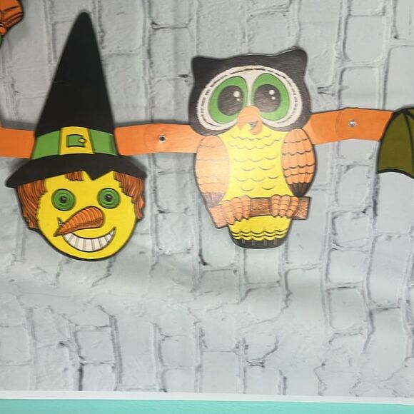 Halloween Themed Decorative Garland & unique Honeycomb Creepies - Picture 5 of 9